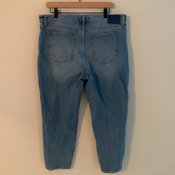 Abercrombie & Fitch The Mom High Rise Jeans - Picture 7 of 11